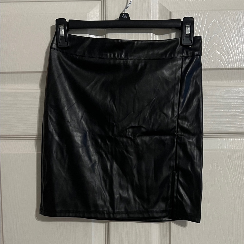 SHEIN Black Faux Leather Mini Skirt